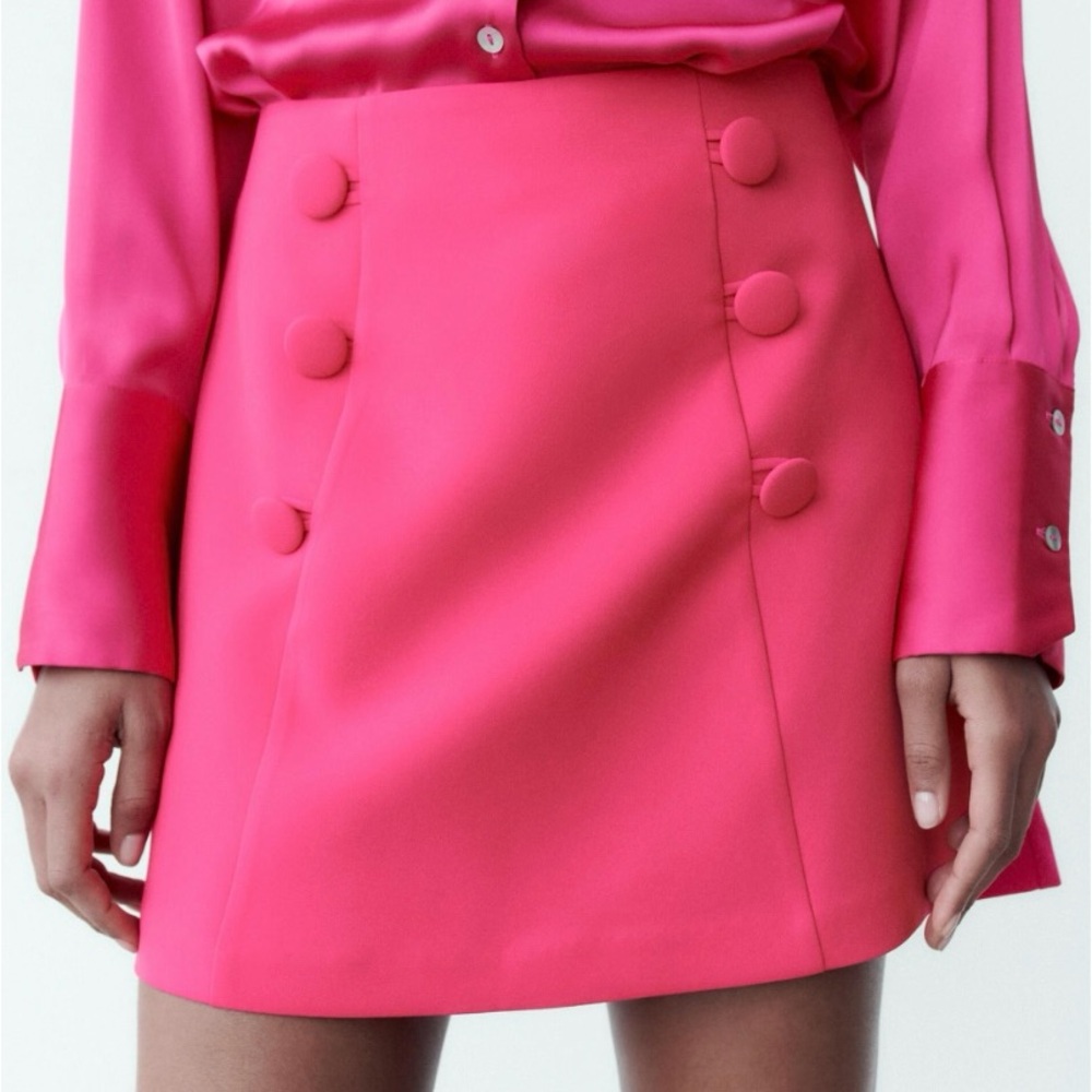 Zara Fuchsia Pink Button Mini Skirt. NWT